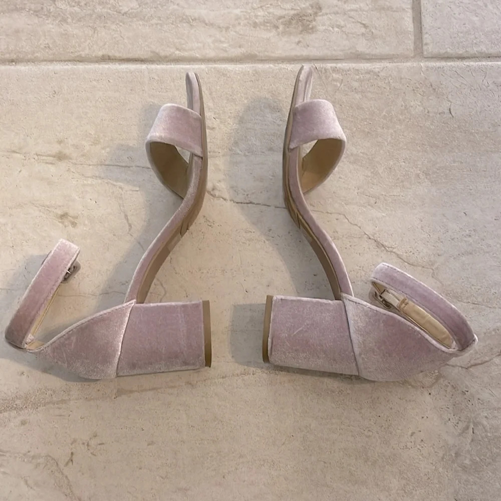Chinese Laundry Lavender Heels - Picture 3 of 8